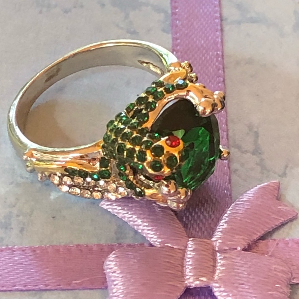 7.18 CT Gen* Tsavorite Chameleon/Lizard w/Gold Rin - Picture 7 of 8